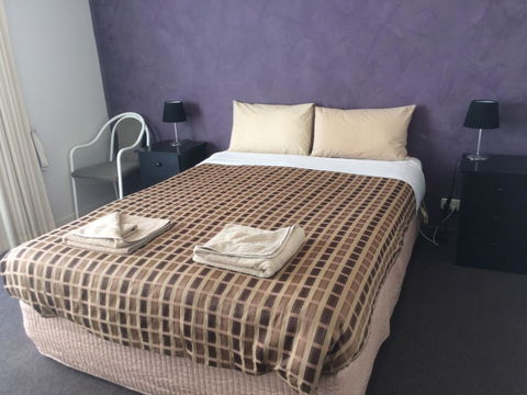 Ambassador Motor Inn - Tourism Cairns 4