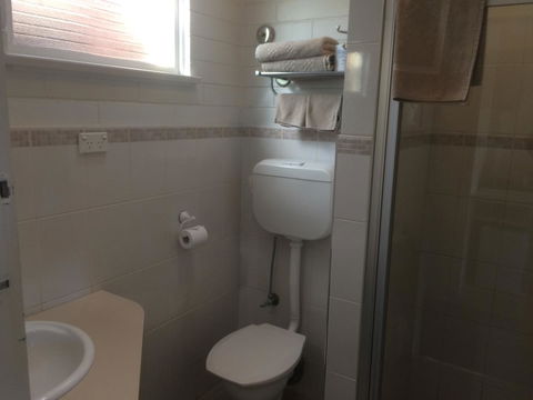 Ambassador Motor Inn - Tourism Cairns 14