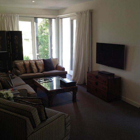 Lorne Holiday House - Tourism Cairns 11
