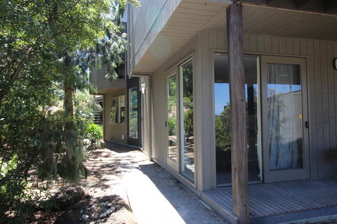Lorne Holiday House - Tourism Cairns 10