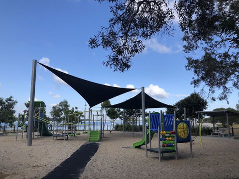 Bribie Island Hotel - Tourism Cairns 23