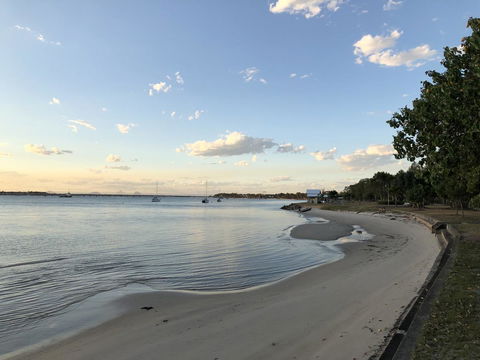 Bribie Island Hotel - Tourism Cairns 24