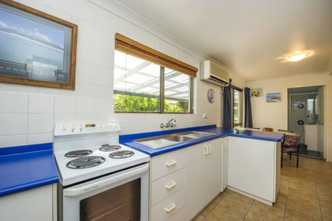 Magnetic North Apartment 1 - Tourism Cairns 7