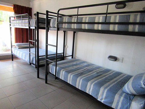 Nomads Airlie Beach - Tourism Cairns 7