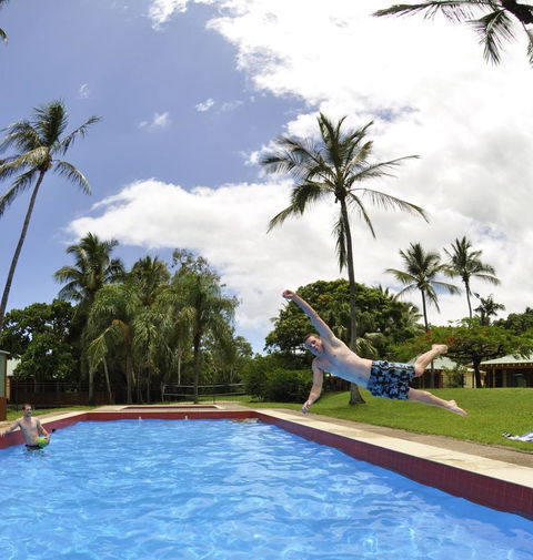 Nomads Airlie Beach - Tourism Cairns 24