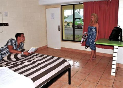 Nomads Airlie Beach - Tourism Cairns 5
