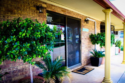 Clermont Country Motor Inn - Tourism Cairns 1