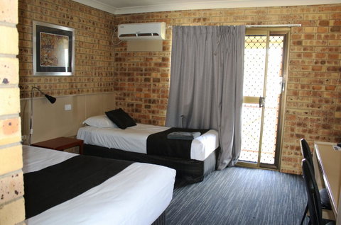 Clermont Country Motor Inn - Tourism Cairns 2