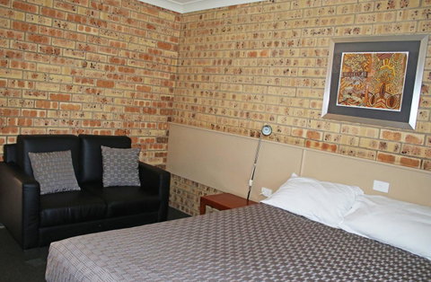 Clermont Country Motor Inn - Tourism Cairns 6
