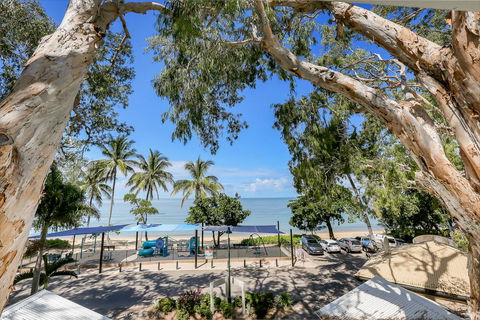 Paradise On The Beach Resort - Tourism Cairns 11