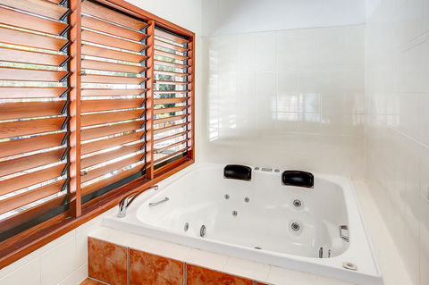 Paradise On The Beach Resort - Tourism Cairns 9