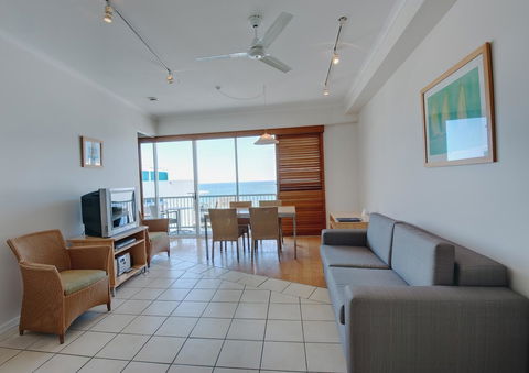 Rolling Surf Resort - Tourism Cairns 41