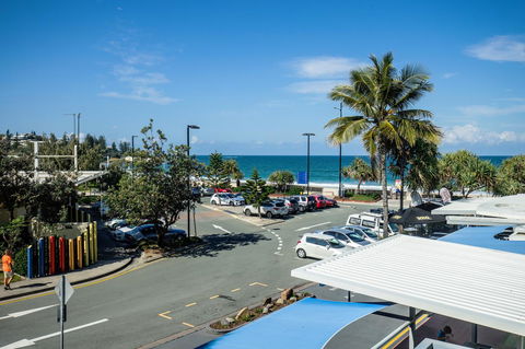 Rolling Surf Resort - Tourism Cairns 28