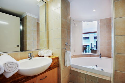 Rolling Surf Resort - Tourism Cairns 8