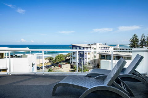 Rolling Surf Resort - Tourism Cairns 21