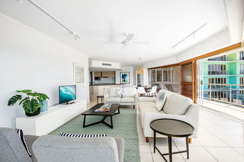 Rolling Surf Resort - Tourism Cairns 15