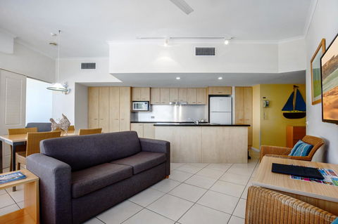 Rolling Surf Resort - Tourism Cairns 30