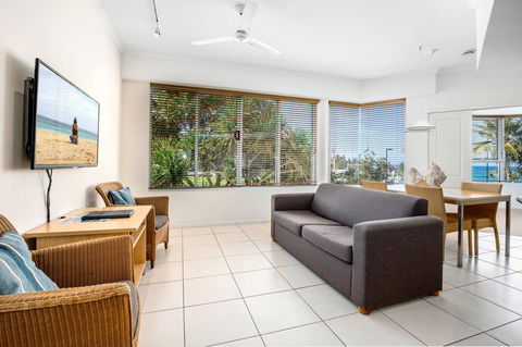 Rolling Surf Resort - Tourism Cairns 31