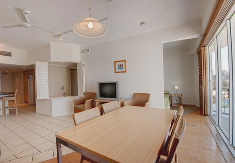 Rolling Surf Resort - Tourism Cairns 40