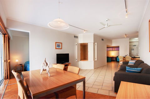 Rolling Surf Resort - Tourism Cairns 37