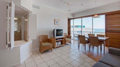 Rolling Surf Resort - Tourism Cairns 42