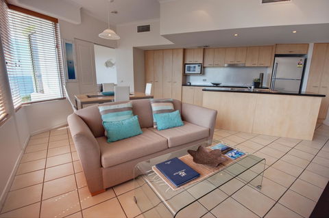 Rolling Surf Resort - Tourism Cairns 5