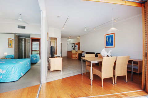 Rolling Surf Resort - Tourism Cairns 18