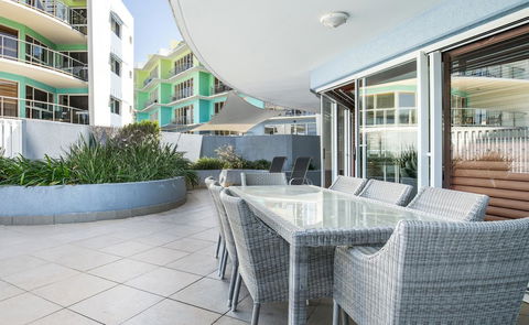 Rolling Surf Resort - Tourism Cairns 1