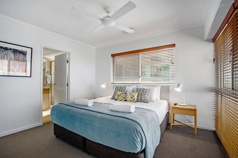 Rolling Surf Resort - Tourism Cairns 17