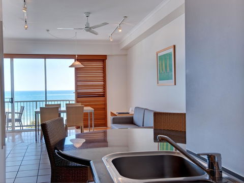 Rolling Surf Resort - Tourism Cairns 39