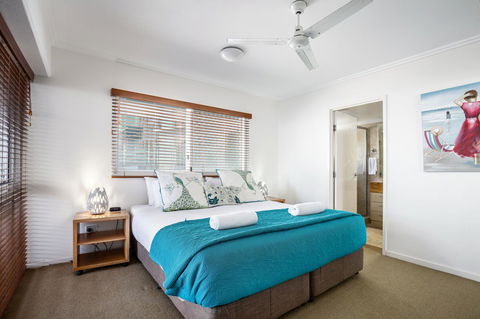 Rolling Surf Resort - Tourism Cairns 3