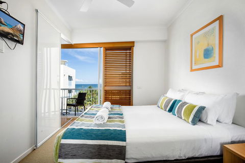 Rolling Surf Resort - Tourism Cairns 25