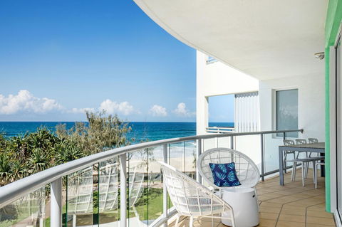 Rolling Surf Resort - Tourism Cairns 13