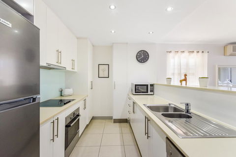 Redvue Holiday Apartments - Tourism Cairns 5