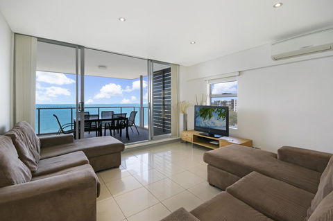 Redvue Holiday Apartments - Tourism Cairns 0