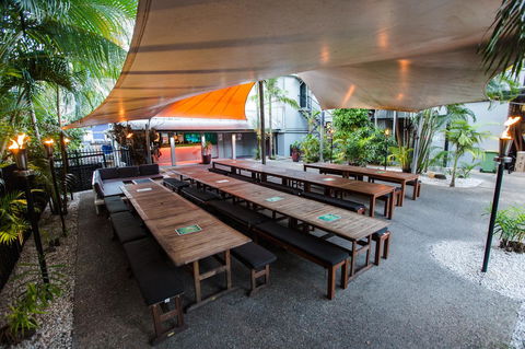 Mad Monkey Central - Tourism Cairns 11