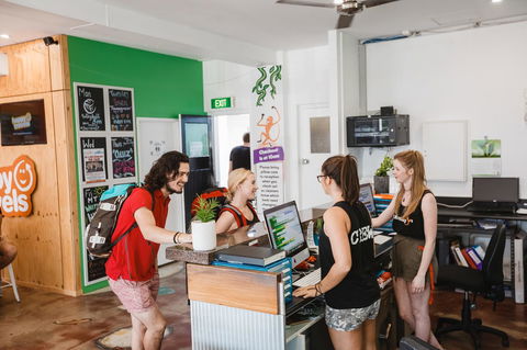 Mad Monkey Central - Tourism Cairns 4