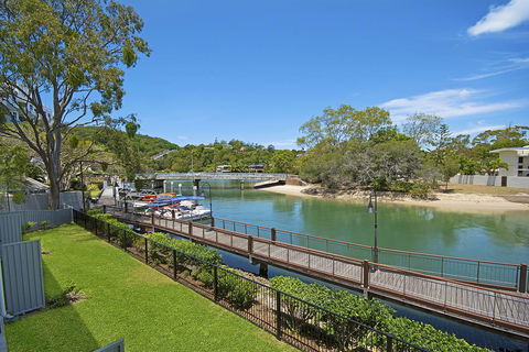 Jacaranda Noosa - Tourism Cairns 11
