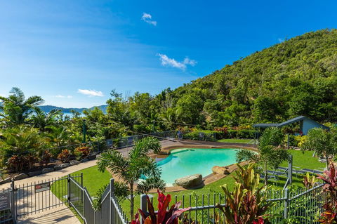 Beach Lodges - Tourism Cairns 1