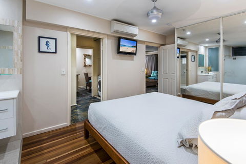 Beach Lodges - Tourism Cairns 43