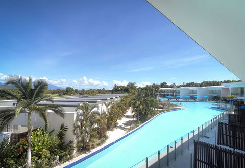 Pool Resort Port Douglas - Tourism Cairns 11