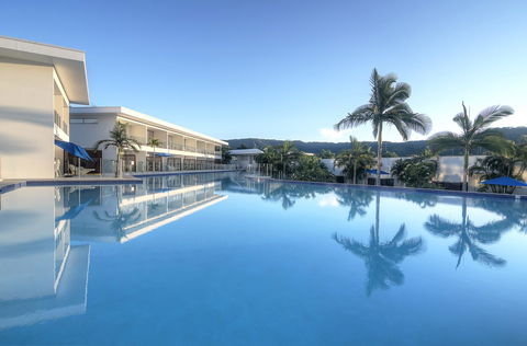 Pool Resort Port Douglas - Tourism Cairns 1