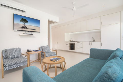 Pool Resort Port Douglas - Tourism Cairns 7