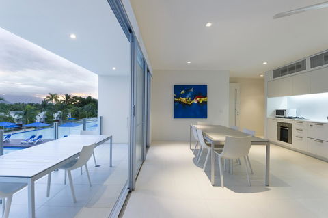 Pool Resort Port Douglas - Tourism Cairns 16