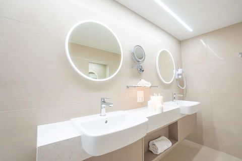 Pacific Hotel Cairns - Tourism Cairns 24