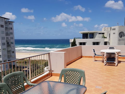 Surfers Chalet - Tourism Cairns 37