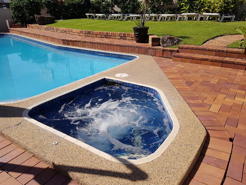 Surfers Chalet - Tourism Cairns 26