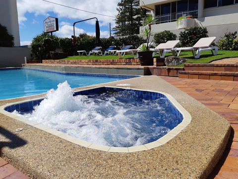 Surfers Chalet - Tourism Cairns 2