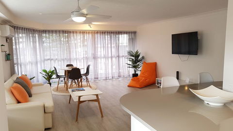 Surfers Chalet - Tourism Cairns 11