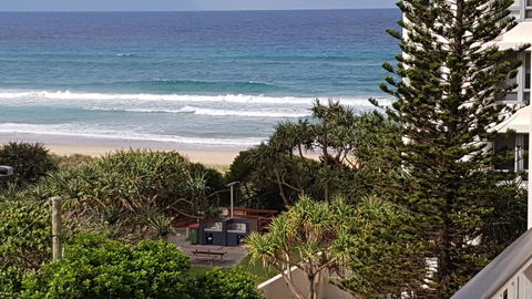 Surfers Chalet - Tourism Cairns 23